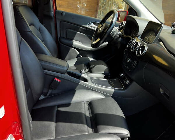 Красный Мерседес Б-класс, объемом двигателя 0 л и пробегом 69 тыс. км за 12600 $, фото 16 на Automoto.ua