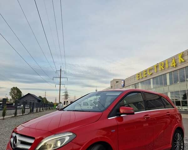 Красный Мерседес Б-класс, объемом двигателя 0 л и пробегом 95 тыс. км за 10800 $, фото 1 на Automoto.ua