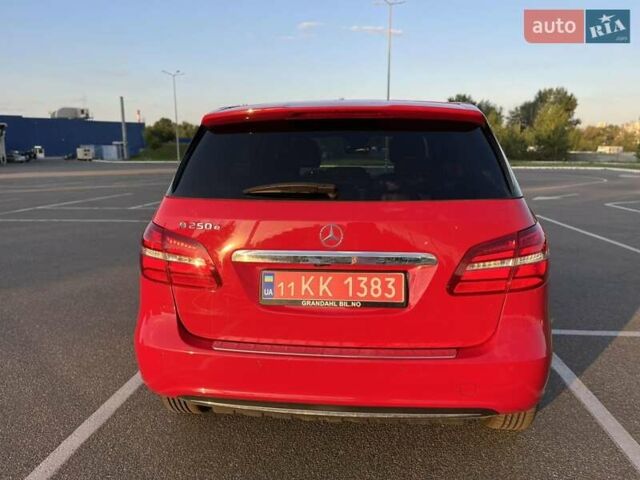 Красный Мерседес Б-класс, объемом двигателя 0 л и пробегом 117 тыс. км за 11300 $, фото 2 на Automoto.ua
