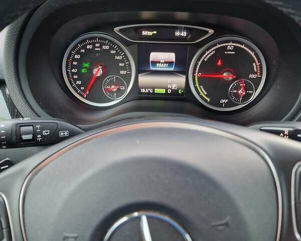 Красный Мерседес Б-класс, объемом двигателя 0 л и пробегом 95 тыс. км за 10800 $, фото 14 на Automoto.ua