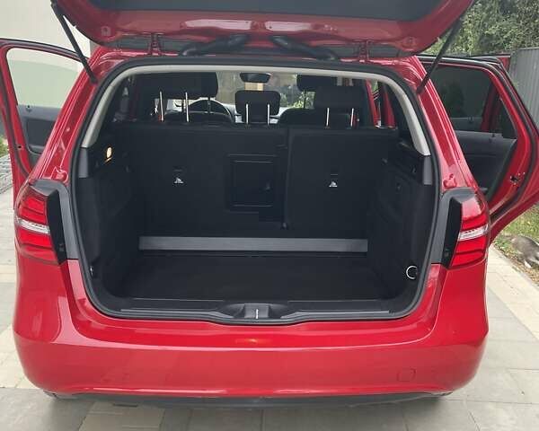 Мерседес Б-класс 2017 в Ужгороде на Automoto.ua Красный Мерседес Б-класс, объемом двигателя 0 л и пробегом 72 тыс. км за 12000 $, фото 5 на Automoto.ua