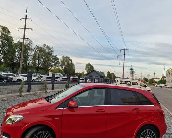 Красный Мерседес Б-класс, объемом двигателя 0 л и пробегом 95 тыс. км за 10800 $, фото 8 на Automoto.ua