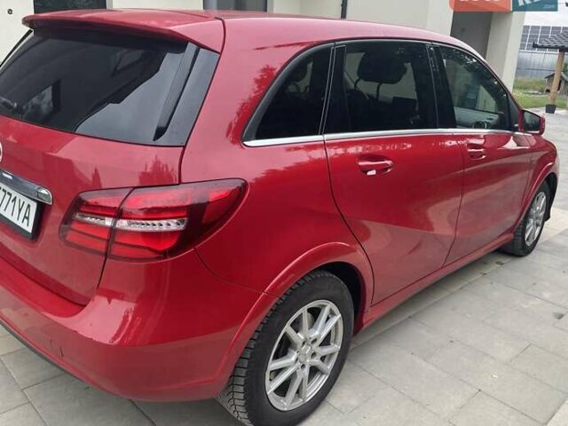Мерседес Б-класс 2017 в Ужгороде на Automoto.ua Красный Мерседес Б-класс, объемом двигателя 0 л и пробегом 72 тыс. км за 12000 $, фото 1 на Automoto.ua