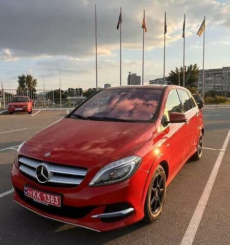 Красный Мерседес Б-класс, объемом двигателя 0 л и пробегом 117 тыс. км за 11300 $, фото 16 на Automoto.ua