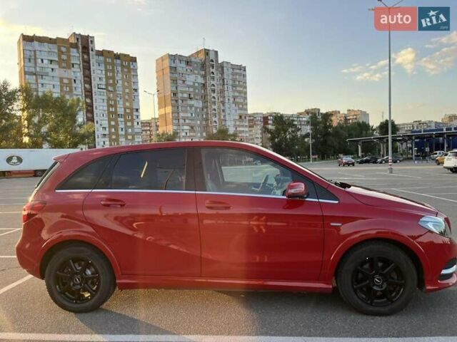 Красный Мерседес Б-класс, объемом двигателя 0 л и пробегом 117 тыс. км за 11300 $, фото 7 на Automoto.ua