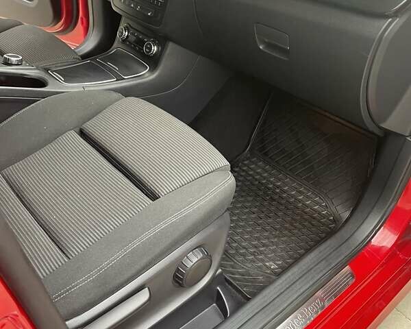 Мерседес Б-класс 2017 в Ужгороде на Automoto.ua Красный Мерседес Б-класс, объемом двигателя 0 л и пробегом 72 тыс. км за 12000 $, фото 3 на Automoto.ua