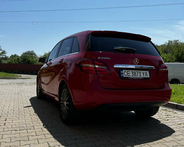 Красный Мерседес Б-класс, объемом двигателя 0 л и пробегом 69 тыс. км за 12600 $, фото 3 на Automoto.ua