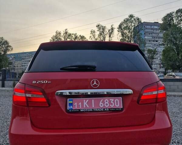 Красный Мерседес Б-класс, объемом двигателя 0 л и пробегом 95 тыс. км за 10800 $, фото 7 на Automoto.ua