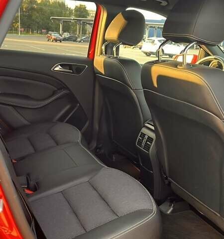 Красный Мерседес Б-класс, объемом двигателя 0 л и пробегом 117 тыс. км за 11300 $, фото 10 на Automoto.ua