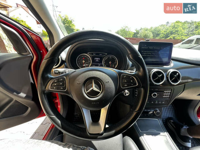 Красный Мерседес Б-класс, объемом двигателя 0 л и пробегом 69 тыс. км за 12600 $, фото 17 на Automoto.ua