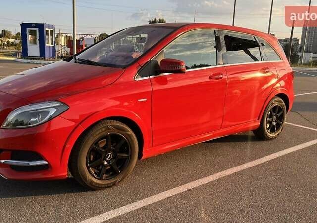 Красный Мерседес Б-класс, объемом двигателя 0 л и пробегом 117 тыс. км за 11300 $, фото 28 на Automoto.ua