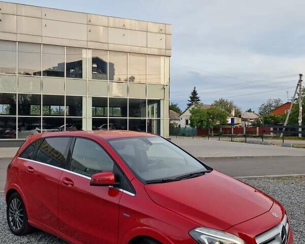 Красный Мерседес Б-класс, объемом двигателя 0 л и пробегом 95 тыс. км за 10800 $, фото 10 на Automoto.ua