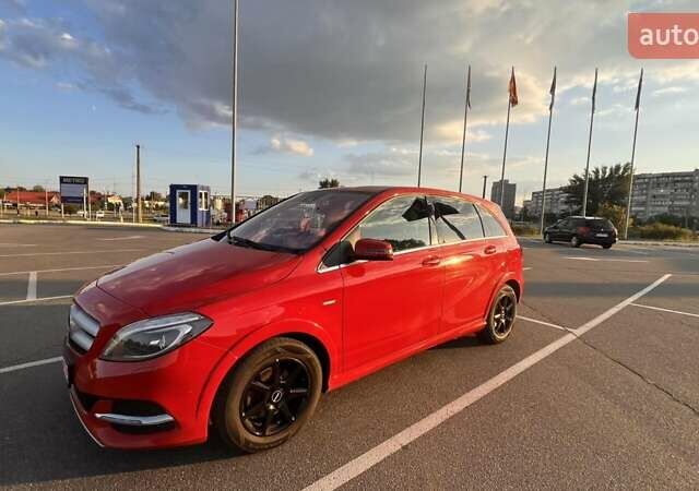 Красный Мерседес Б-класс, объемом двигателя 0 л и пробегом 117 тыс. км за 11300 $, фото 20 на Automoto.ua