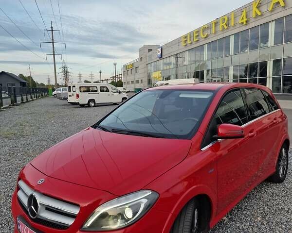 Красный Мерседес Б-класс, объемом двигателя 0 л и пробегом 95 тыс. км за 10800 $, фото 4 на Automoto.ua