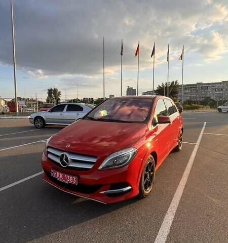 Красный Мерседес Б-класс, объемом двигателя 0 л и пробегом 117 тыс. км за 11300 $, фото 6 на Automoto.ua