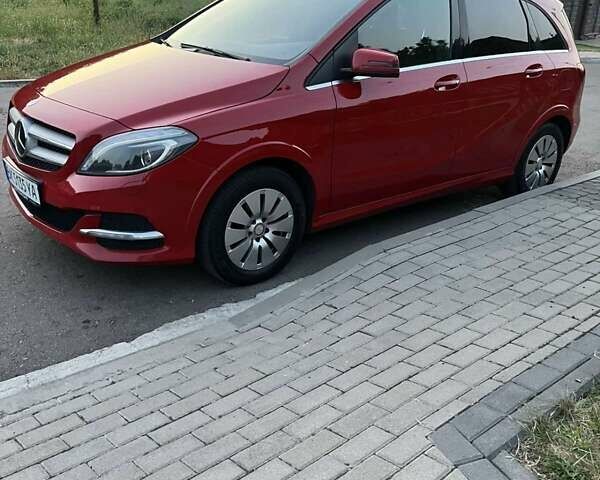 Червоний Мерседес Б-клас, об'ємом двигуна 0 л та пробігом 135 тис. км за 11700 $, фото 4 на Automoto.ua
