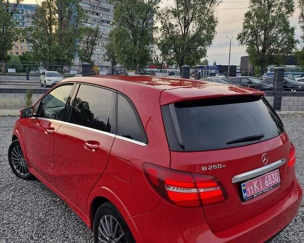 Красный Мерседес Б-класс, объемом двигателя 0 л и пробегом 95 тыс. км за 10800 $, фото 5 на Automoto.ua