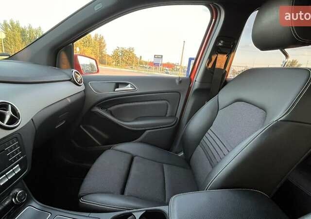 Красный Мерседес Б-класс, объемом двигателя 0 л и пробегом 117 тыс. км за 11300 $, фото 19 на Automoto.ua