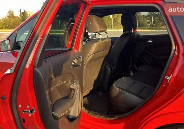 Красный Мерседес Б-класс, объемом двигателя 0 л и пробегом 117 тыс. км за 11300 $, фото 13 на Automoto.ua