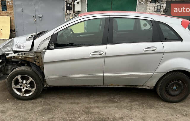 Мерседес Б-класс, объемом двигателя 1.7 л и пробегом 269 тыс. км за 1350 $, фото 2 на Automoto.ua