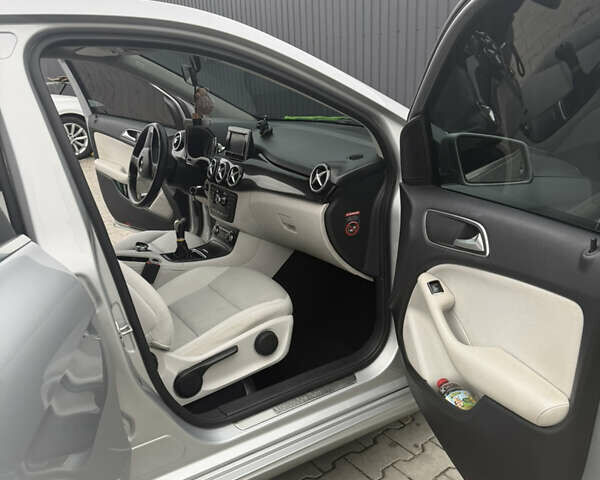 Мерседес Б-класс 2014 в Львове на Automoto.ua Мерседес Б-класс, объемом двигателя 1.46 л и пробегом 156 тыс. км за 12500 $, фото 5 на Automoto.ua