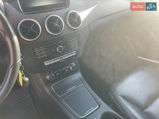 Мерседес Б-класс, объемом двигателя 0 л и пробегом 107 тыс. км за 10200 $, фото 9 на Automoto.ua