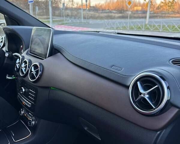 Мерседес Б-класс, объемом двигателя 0 л и пробегом 110 тыс. км за 10500 $, фото 12 на Automoto.ua