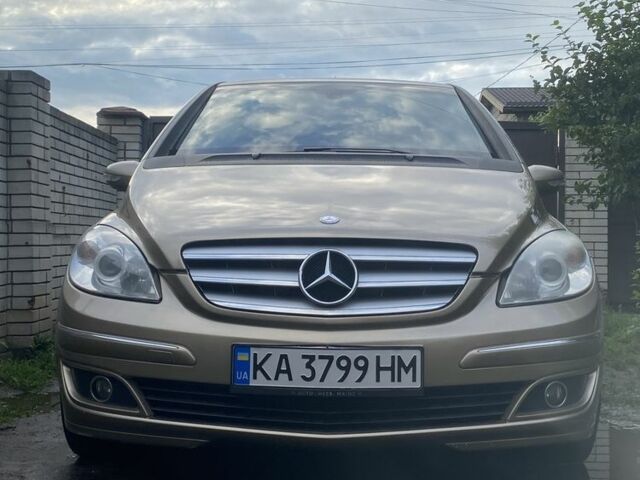 Желтый Мерседес Б-класс, объемом двигателя 2 л и пробегом 340 тыс. км за 6200 $, фото 1 на Automoto.ua