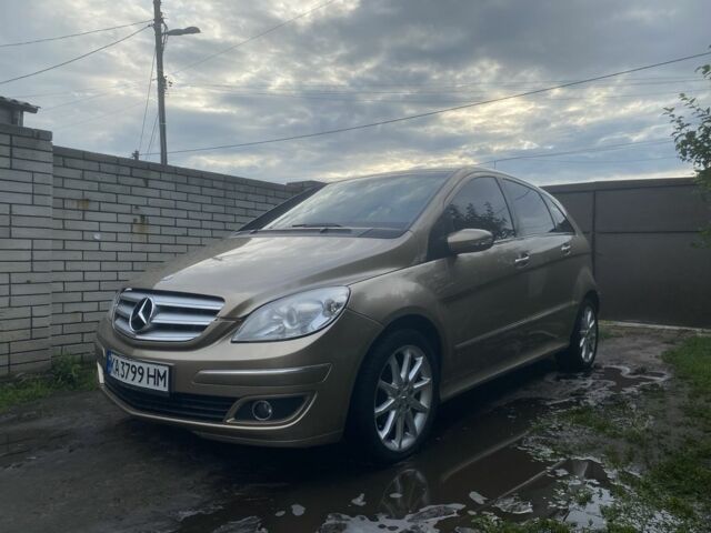 Желтый Мерседес Б-класс, объемом двигателя 2 л и пробегом 340 тыс. км за 6200 $, фото 2 на Automoto.ua