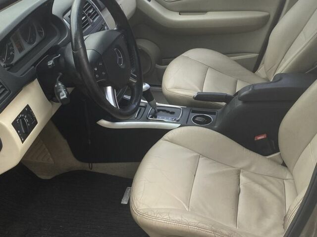 Желтый Мерседес Б-класс, объемом двигателя 2 л и пробегом 340 тыс. км за 6200 $, фото 4 на Automoto.ua