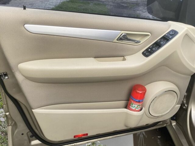 Желтый Мерседес Б-класс, объемом двигателя 2 л и пробегом 340 тыс. км за 6200 $, фото 6 на Automoto.ua