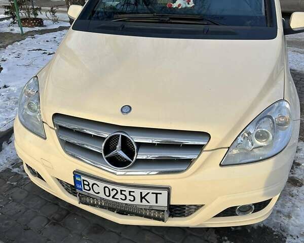 Желтый Мерседес Б-класс, объемом двигателя 1.99 л и пробегом 231 тыс. км за 7200 $, фото 1 на Automoto.ua