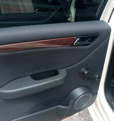 Жовтий Мерседес Б-клас, об'ємом двигуна 1.99 л та пробігом 272 тис. км за 7000 $, фото 6 на Automoto.ua