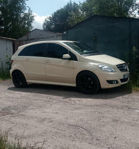 Жовтий Мерседес Б-клас, об'ємом двигуна 1.99 л та пробігом 272 тис. км за 7000 $, фото 1 на Automoto.ua