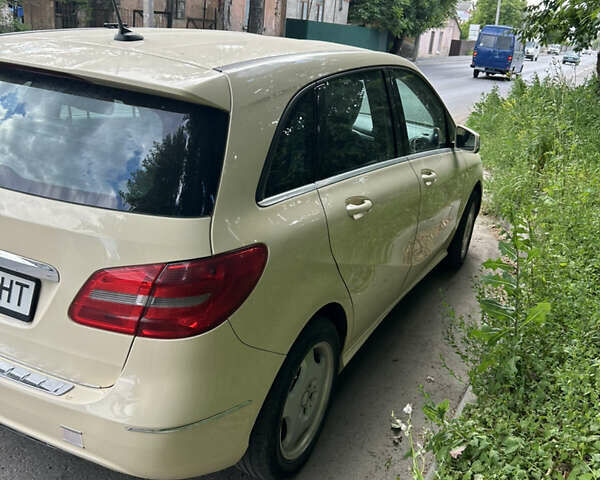 Желтый Мерседес Б-класс, объемом двигателя 1.8 л и пробегом 495 тыс. км за 8500 $, фото 2 на Automoto.ua
