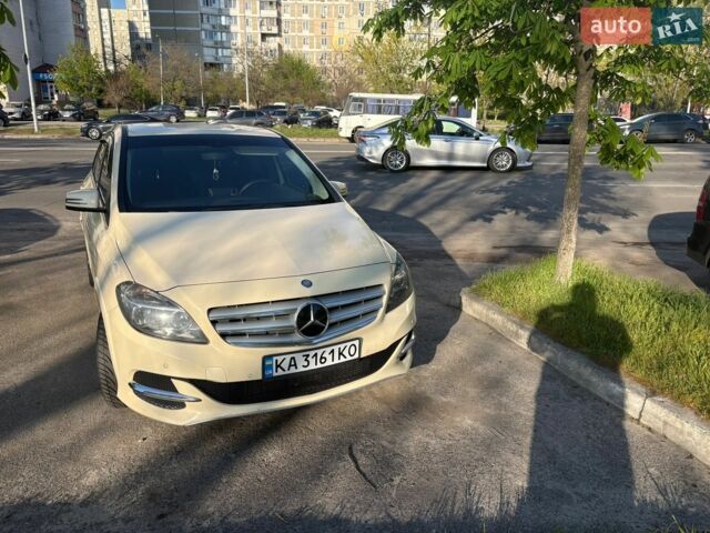 Жовтий Мерседес Б-клас, об'ємом двигуна 2 л та пробігом 393 тис. км за 8199 $, фото 3 на Automoto.ua