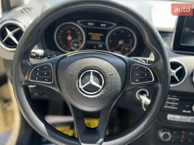 Желтый Мерседес Б-класс, объемом двигателя 1.46 л и пробегом 510 тыс. км за 10199 $, фото 17 на Automoto.ua