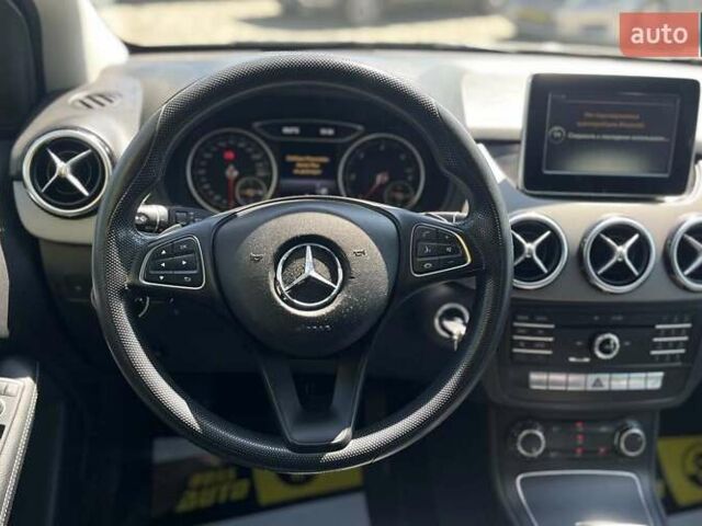 Желтый Мерседес Б-класс, объемом двигателя 1.46 л и пробегом 510 тыс. км за 10199 $, фото 18 на Automoto.ua