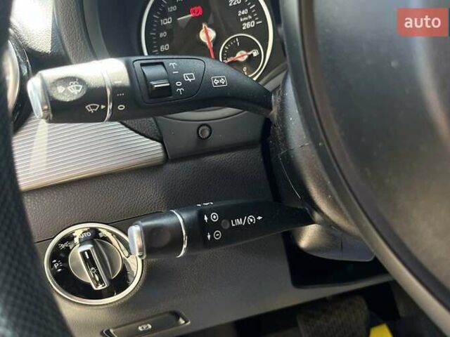 Желтый Мерседес Б-класс, объемом двигателя 1.46 л и пробегом 510 тыс. км за 10199 $, фото 15 на Automoto.ua