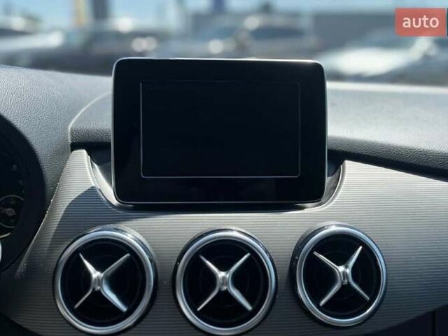 Желтый Мерседес Б-класс, объемом двигателя 1.46 л и пробегом 510 тыс. км за 10199 $, фото 21 на Automoto.ua