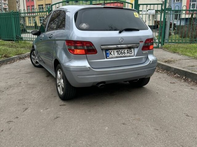 Серый Мерседес Б-класс, объемом двигателя 2 л и пробегом 273 тыс. км за 4999 $, фото 4 на Automoto.ua