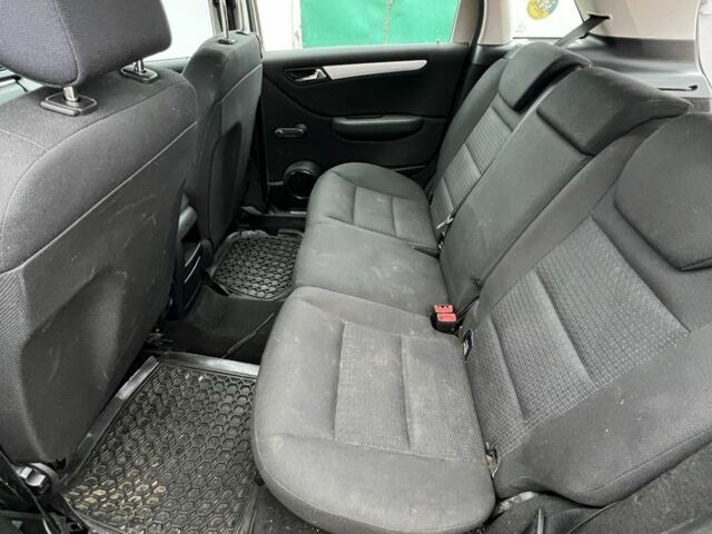 Сірий Мерседес Б-клас, об'ємом двигуна 1.7 л та пробігом 269 тис. км за 1346 $, фото 9 на Automoto.ua