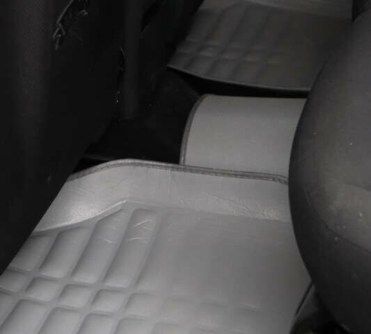 Серый Мерседес Б-класс, объемом двигателя 2 л и пробегом 273 тыс. км за 5500 $, фото 21 на Automoto.ua