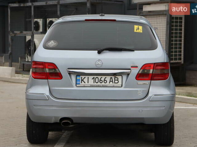 Серый Мерседес Б-класс, объемом двигателя 2 л и пробегом 273 тыс. км за 5500 $, фото 3 на Automoto.ua