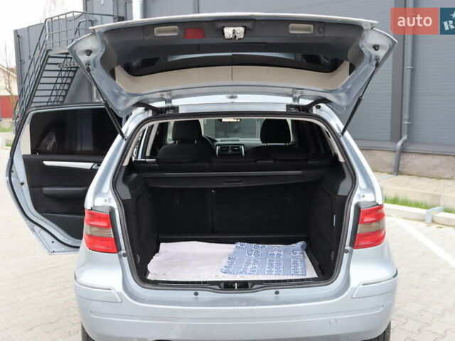 Серый Мерседес Б-класс, объемом двигателя 2 л и пробегом 273 тыс. км за 5500 $, фото 19 на Automoto.ua