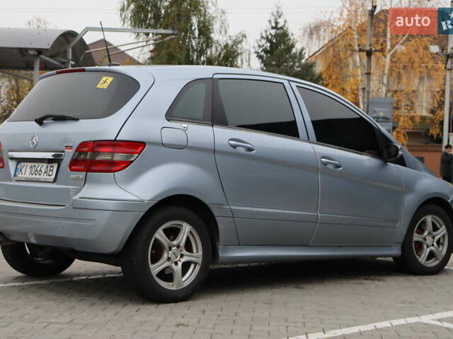 Серый Мерседес Б-класс, объемом двигателя 2 л и пробегом 273 тыс. км за 5500 $, фото 4 на Automoto.ua