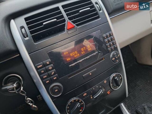 Сірий Мерседес Б-клас, об'ємом двигуна 2.03 л та пробігом 379 тис. км за 4700 $, фото 43 на Automoto.ua