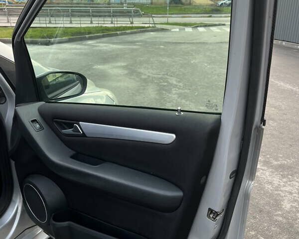 Серый Мерседес Б-класс, объемом двигателя 1.99 л и пробегом 223 тыс. км за 5500 $, фото 14 на Automoto.ua