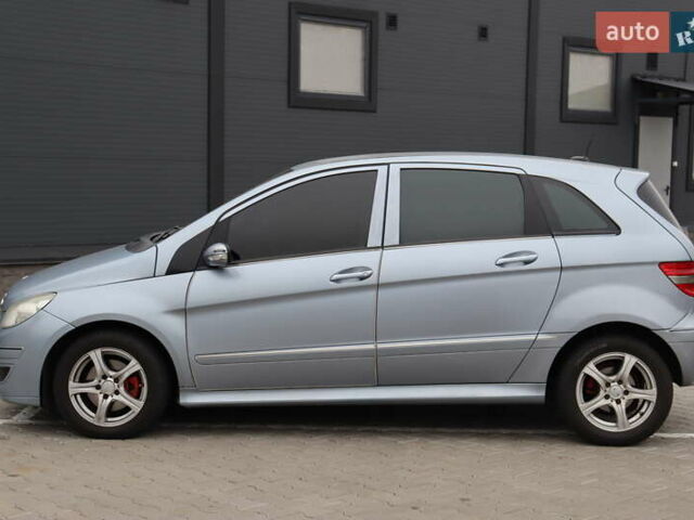 Серый Мерседес Б-класс, объемом двигателя 2 л и пробегом 273 тыс. км за 5500 $, фото 2 на Automoto.ua