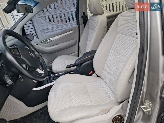 Сірий Мерседес Б-клас, об'ємом двигуна 2.03 л та пробігом 379 тис. км за 4700 $, фото 38 на Automoto.ua